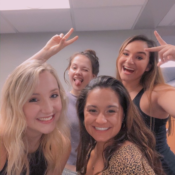 Meet your Posher, Amber - Picture 2 of 4